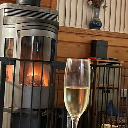 Luxury Peak District Lodge, Hot Tub, Log Burner, Nr Lake Rudyard Екстериор снимка