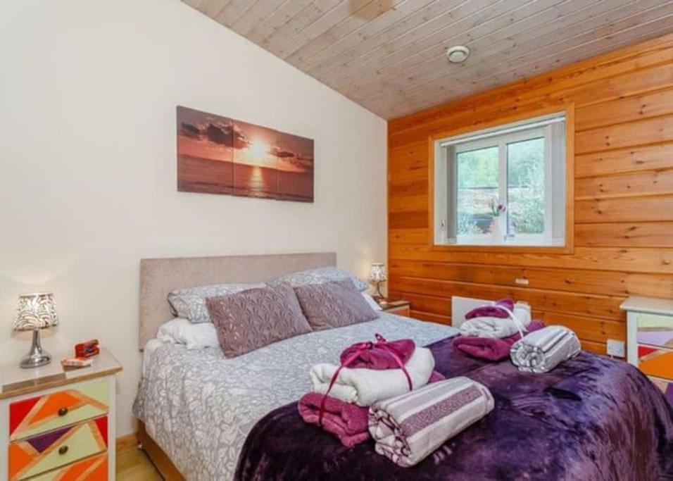 Luxury Peak District Lodge, Hot Tub, Log Burner, Nr Lake Rudyard Екстериор снимка