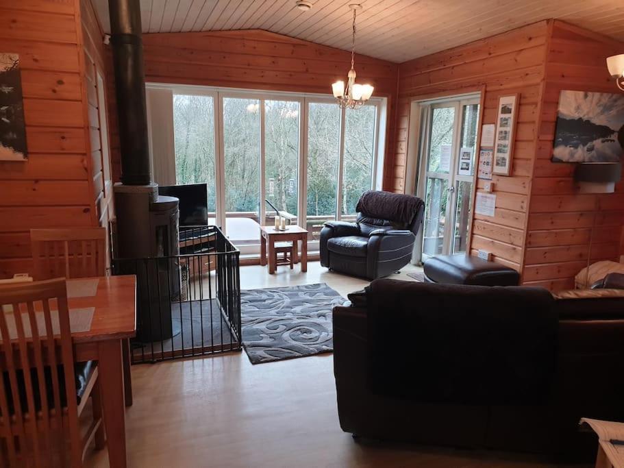 Luxury Peak District Lodge, Hot Tub, Log Burner, Nr Lake Rudyard Екстериор снимка