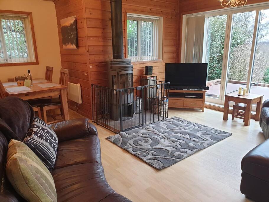 Luxury Peak District Lodge, Hot Tub, Log Burner, Nr Lake Rudyard Екстериор снимка