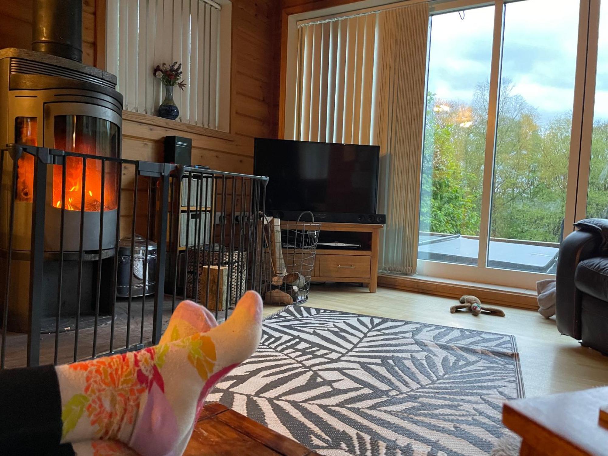 Luxury Peak District Lodge, Hot Tub, Log Burner, Nr Lake Rudyard Екстериор снимка